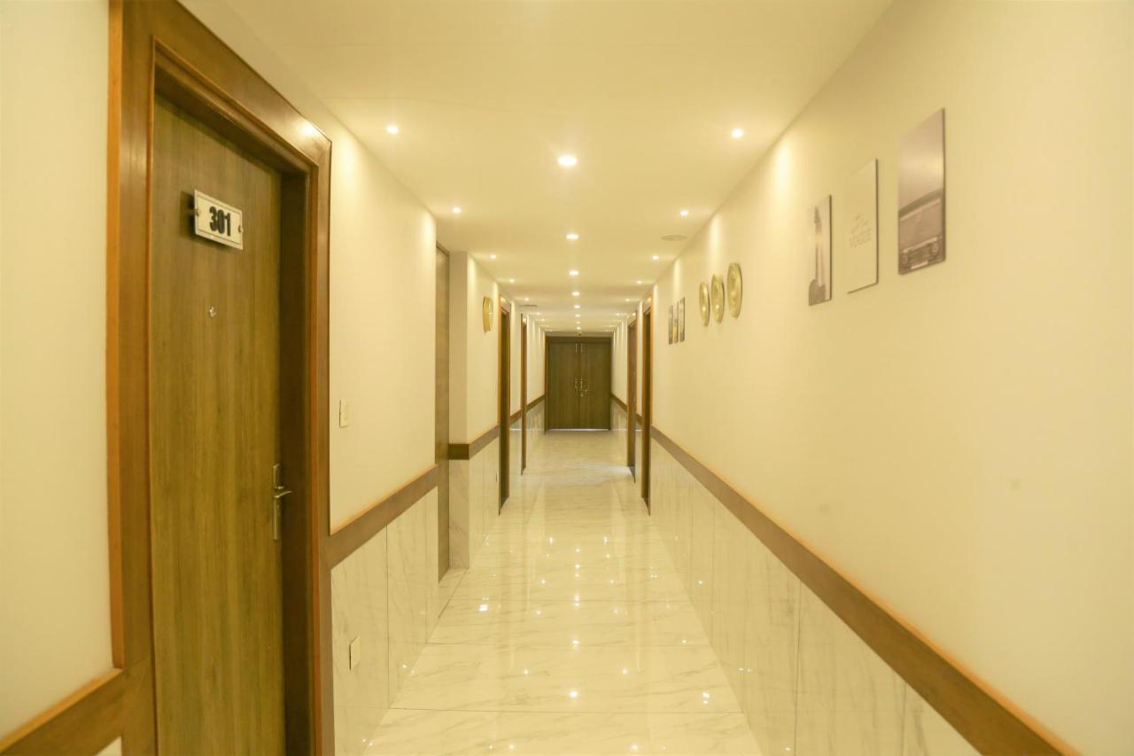 The Eleganza Hotel Jhājra Kültér fotó