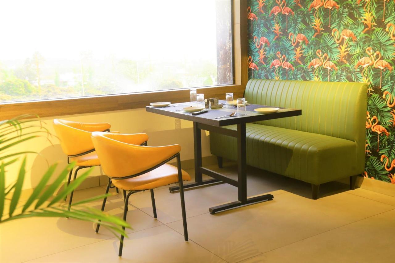 The Eleganza Hotel Jhājra Kültér fotó