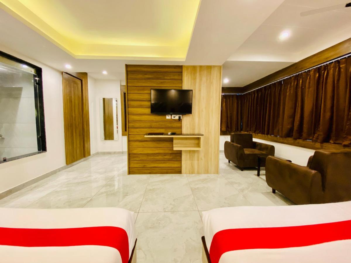 The Eleganza Hotel Jhājra Kültér fotó