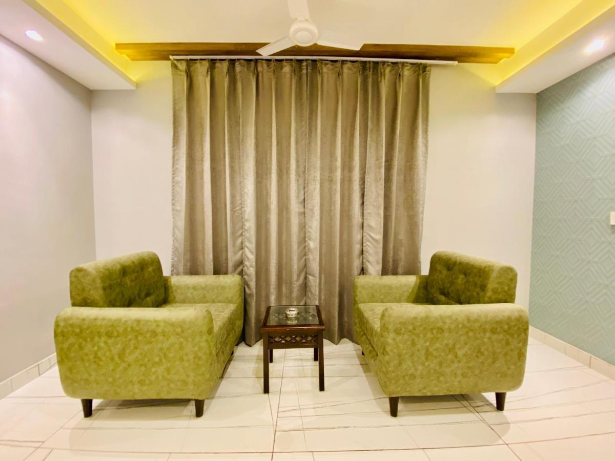 The Eleganza Hotel Jhājra Kültér fotó
