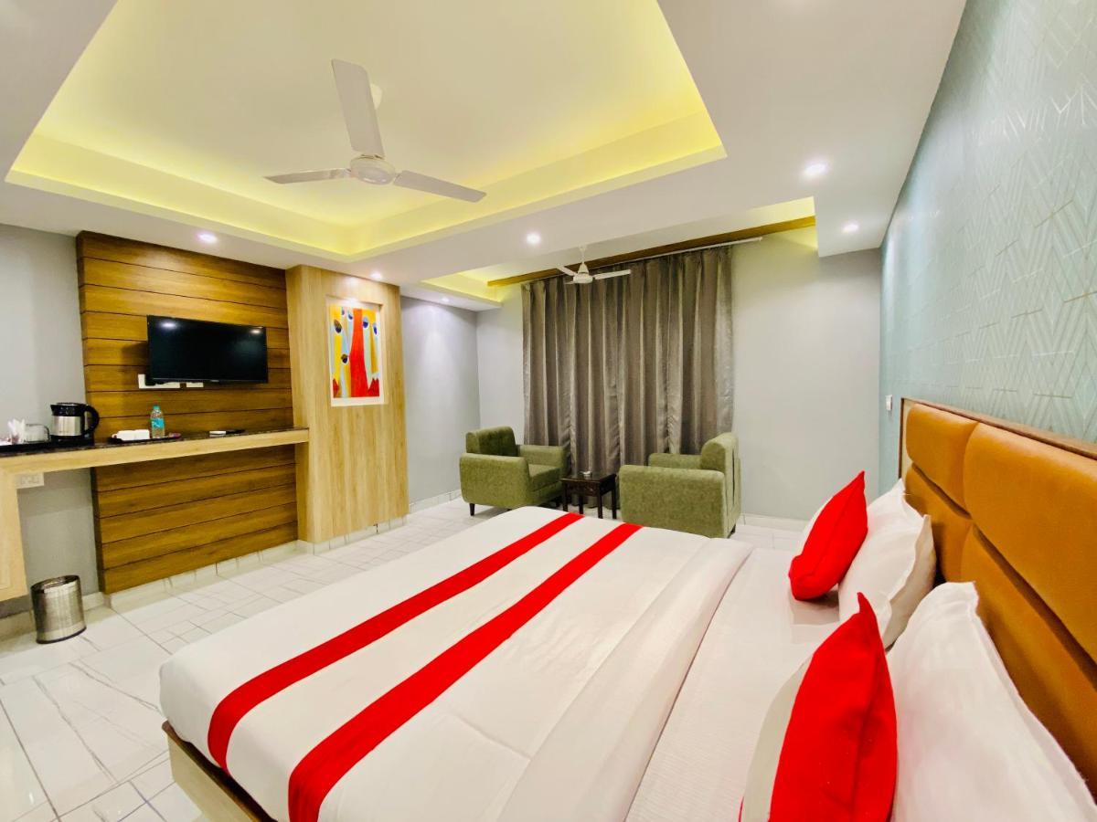 The Eleganza Hotel Jhājra Kültér fotó