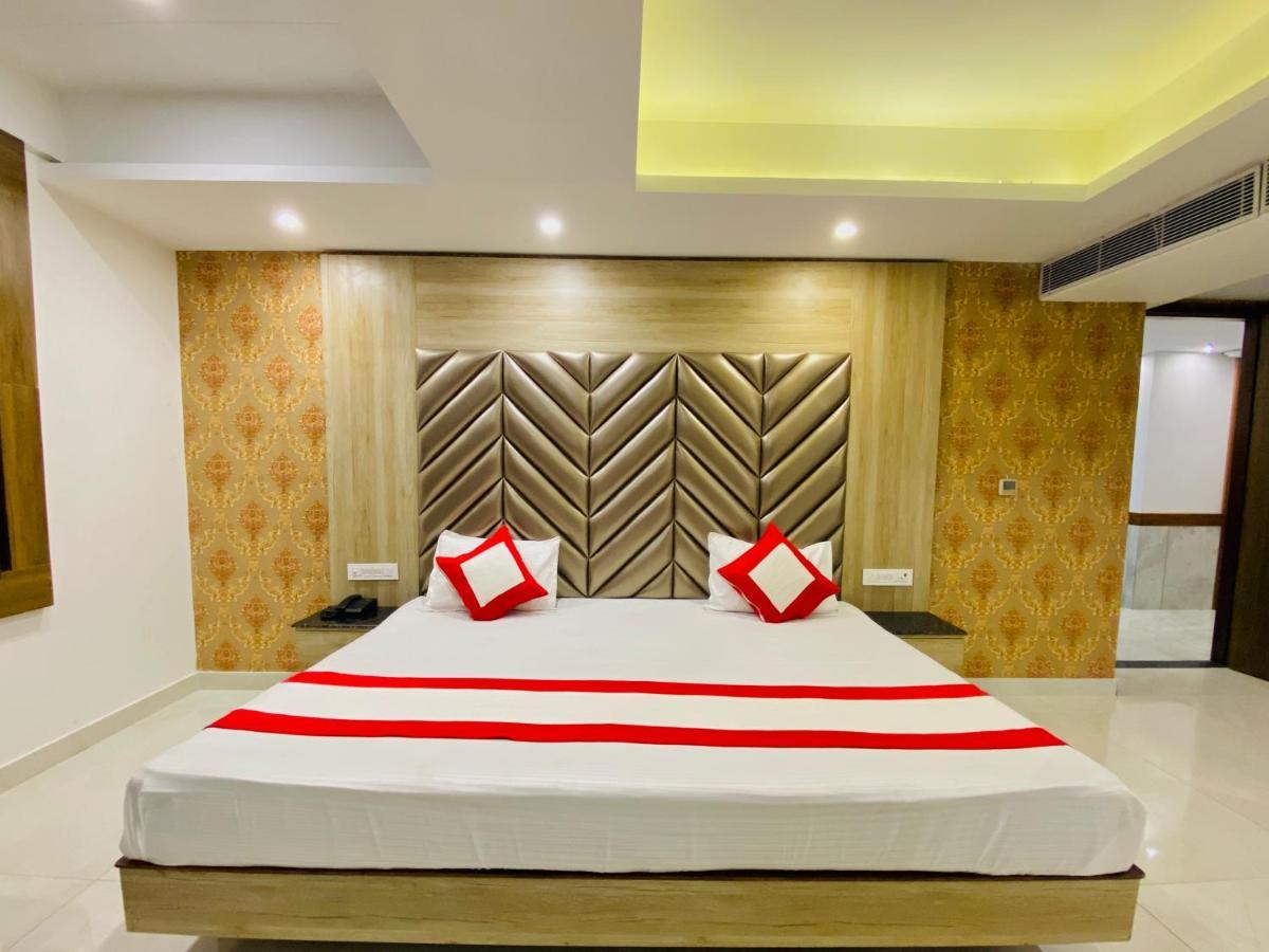 The Eleganza Hotel Jhājra Kültér fotó