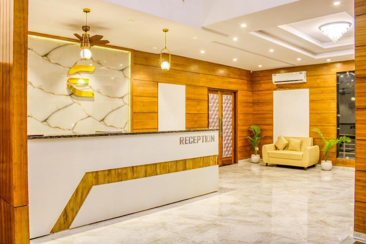 The Eleganza Hotel Jhājra Kültér fotó