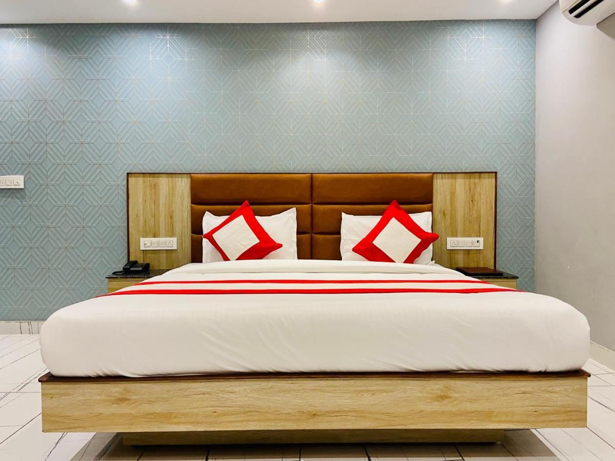 The Eleganza Hotel Jhājra Kültér fotó