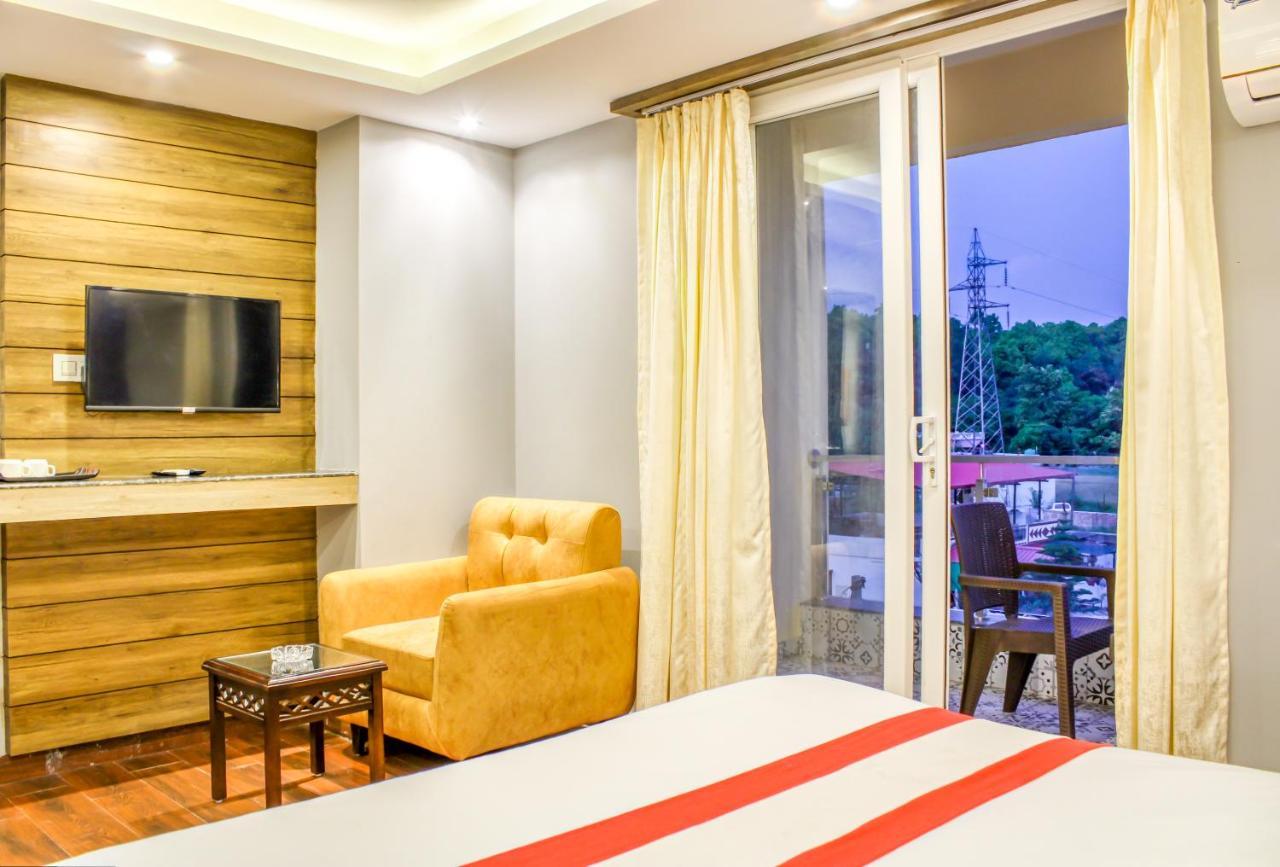 The Eleganza Hotel Jhājra Kültér fotó