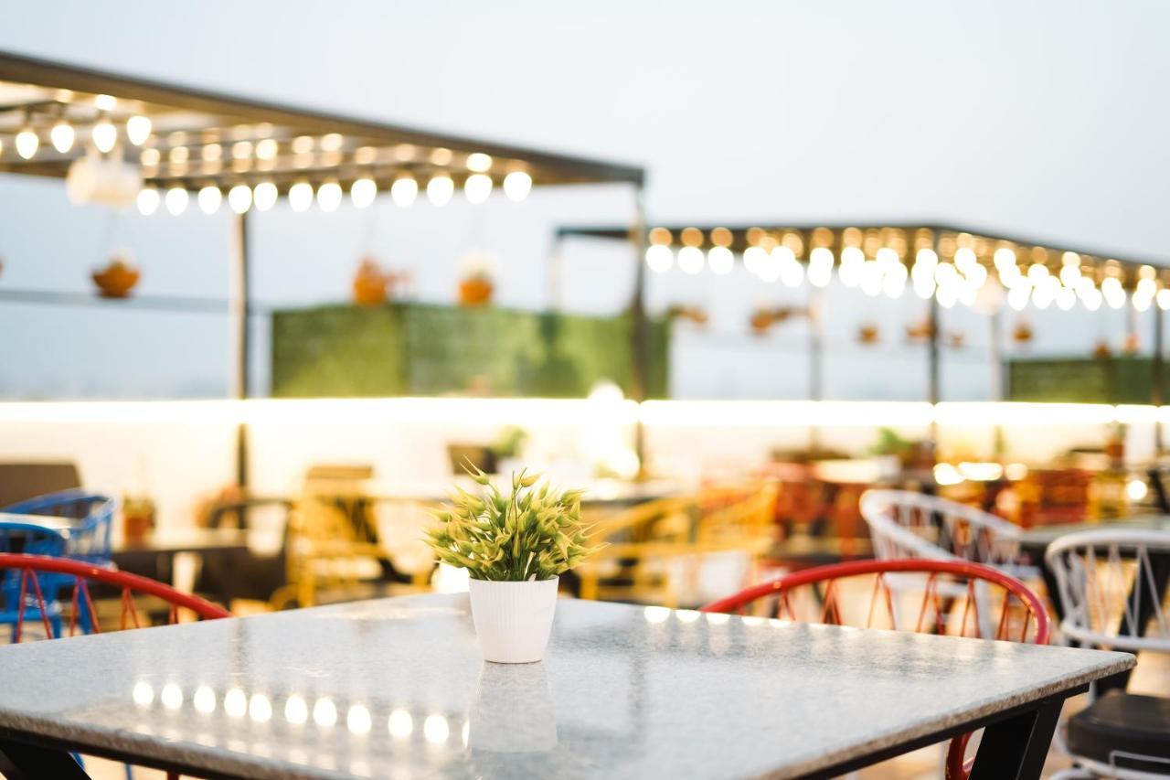The Eleganza Hotel Jhājra Kültér fotó