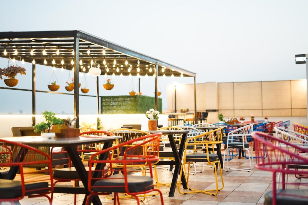 The Eleganza Hotel Jhājra Kültér fotó
