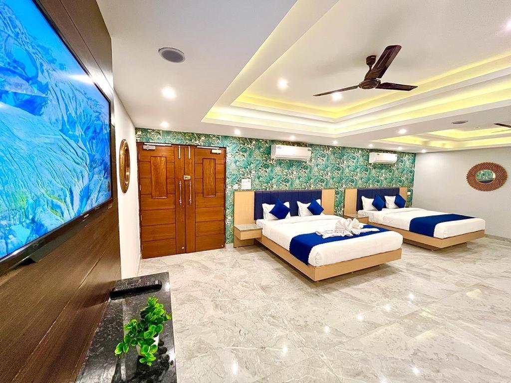 The Eleganza Hotel Jhājra Kültér fotó